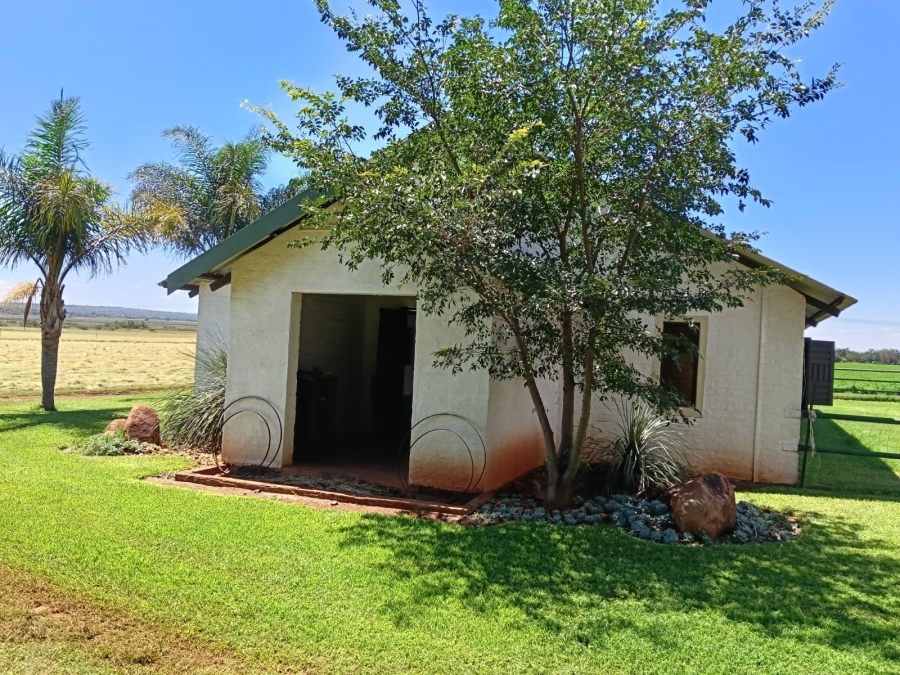 8 Bedroom Property for Sale in Brits Rural North West